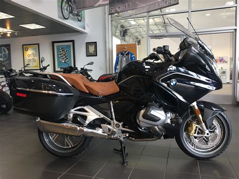 Bmw motorrad usa - F 900 GS. Adventure. Learn more. No tour is too far, no tour is too much: The R 1250 GS with BMW ShiftCam boxer engine propels you powerfully forward, allowing you to enjoy confident handling at all times. 